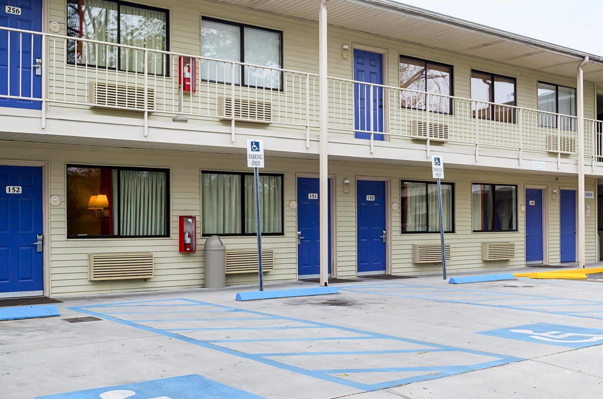 West Ashley Inn ชาร์ลสตัน ภายนอก รูปภาพ